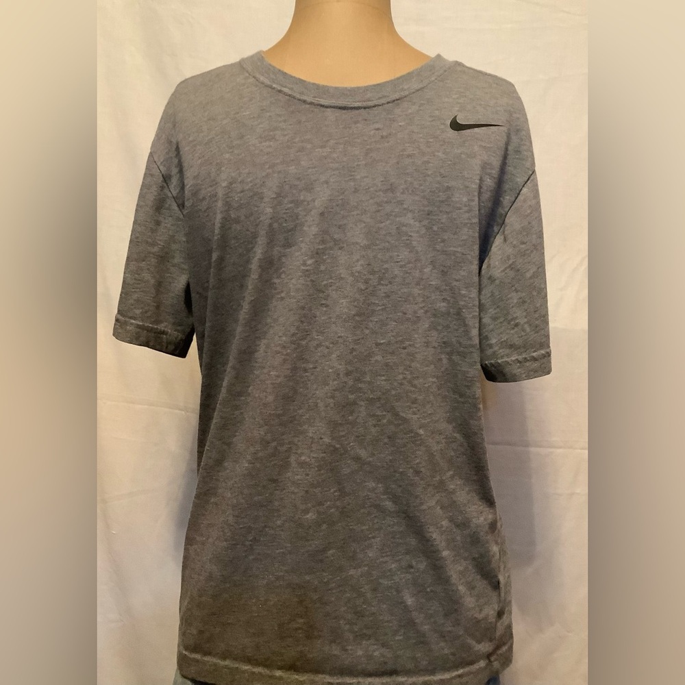 Nike Boy's Large Dri-FIT Lightweight Gray Short Sleeve Tee